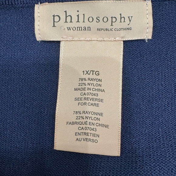 Philosophy Blue and White Boxy 3/4 Sleeve knit sweatshirt - Picture 4 of 4